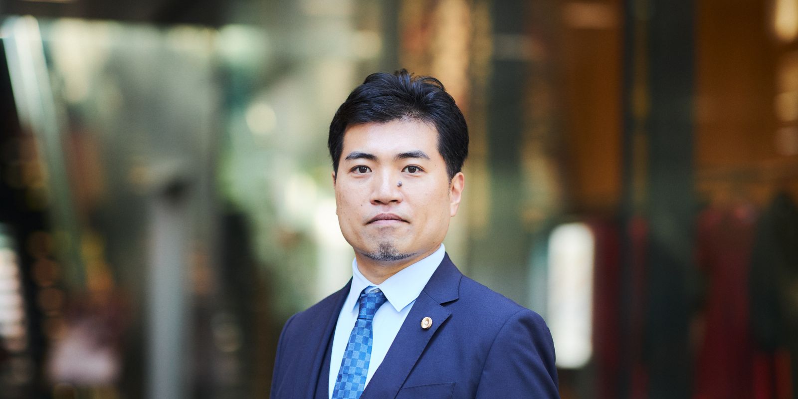 街に立つ弁護士 福田 匡剛
